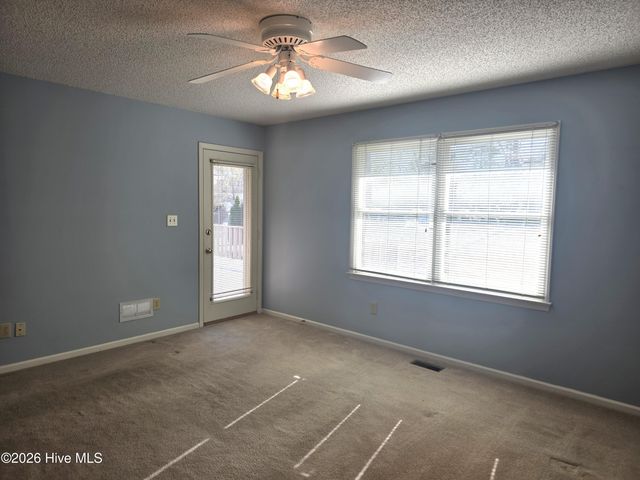 213 Pinewood Drive, New Bern, NC 28562