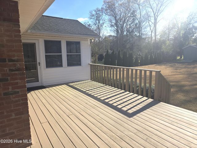 213 Pinewood Drive, New Bern, NC 28562