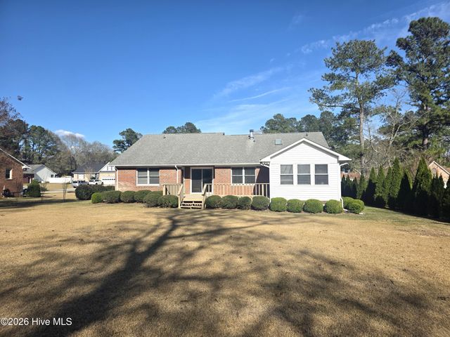 213 Pinewood Drive, New Bern, NC 28562