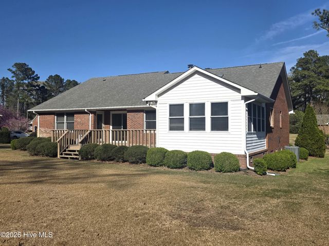 213 Pinewood Drive, New Bern, NC 28562