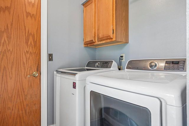 4441 S 116th STREET, Greenfield, WI 53228