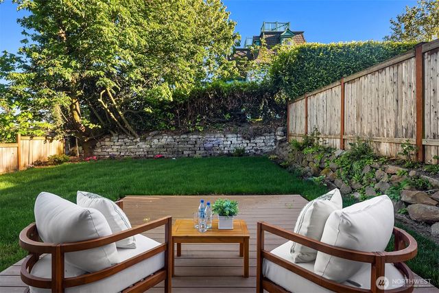 317 NE 58th Street, Seattle, WA 98105