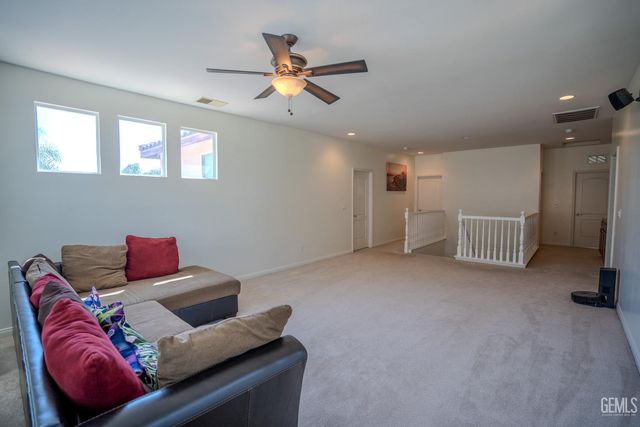 10407 Sharktooth Peak Drive, Bakersfield, CA 93311