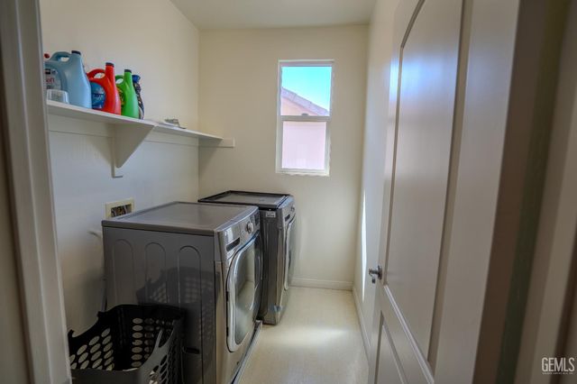 10407 Sharktooth Peak Drive, Bakersfield, CA 93311