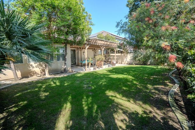 10407 Sharktooth Peak Drive, Bakersfield, CA 93311