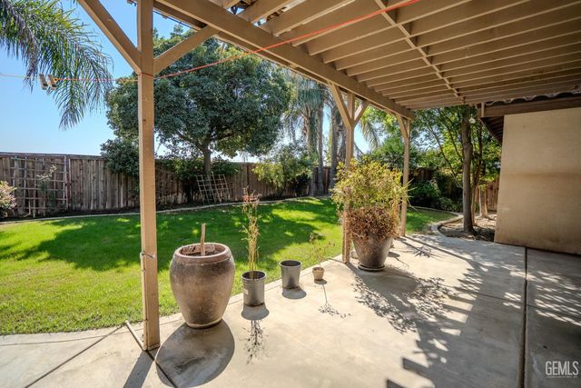 10407 Sharktooth Peak Drive, Bakersfield, CA 93311