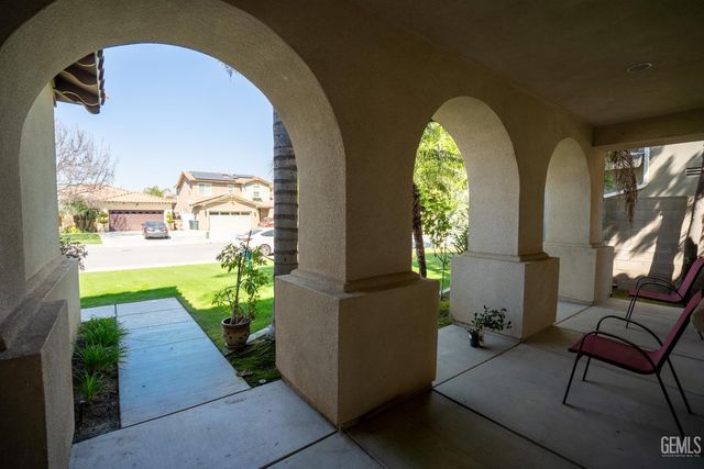 10407 Sharktooth Peak Drive, Bakersfield, CA 93311