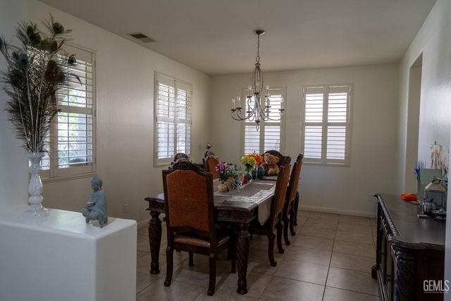 10407 Sharktooth Peak Drive, Bakersfield, CA 93311