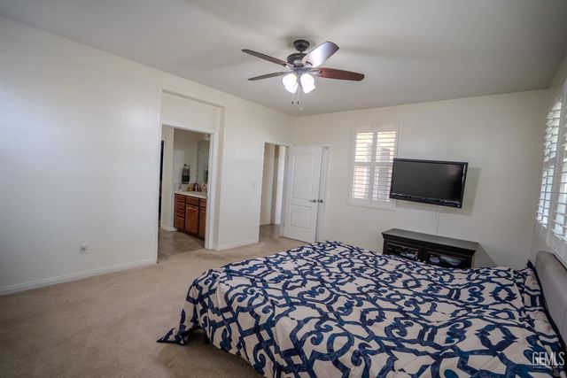 10407 Sharktooth Peak Drive, Bakersfield, CA 93311