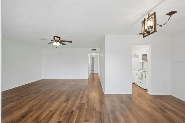 350 79TH AVENUE N 122, St Petersburg, FL 33702