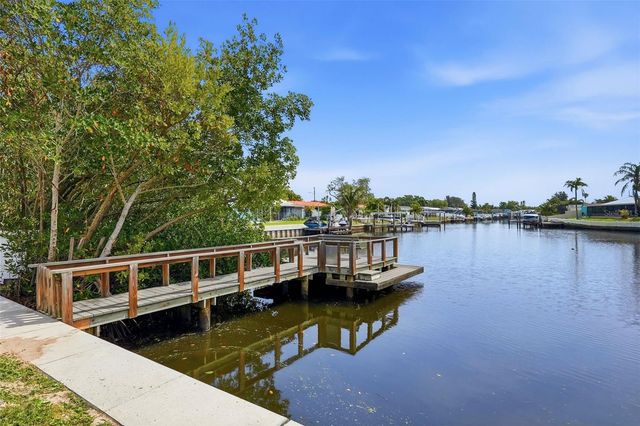 350 79TH AVENUE N 122, St Petersburg, FL 33702