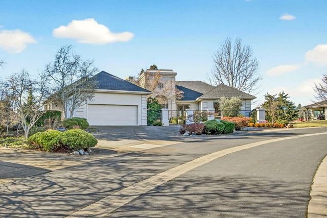 3192 Arnold Palmer Way, Medford, OR 97504