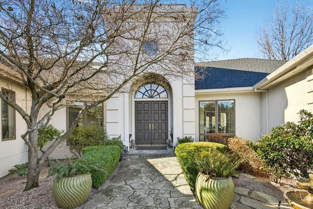 3192 Arnold Palmer Way, Medford, OR 97504