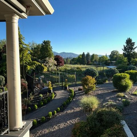 3192 Arnold Palmer Way, Medford, OR 97504