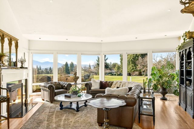 3192 Arnold Palmer Way, Medford, OR 97504