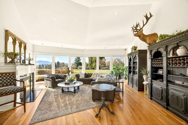 3192 Arnold Palmer Way, Medford, OR 97504