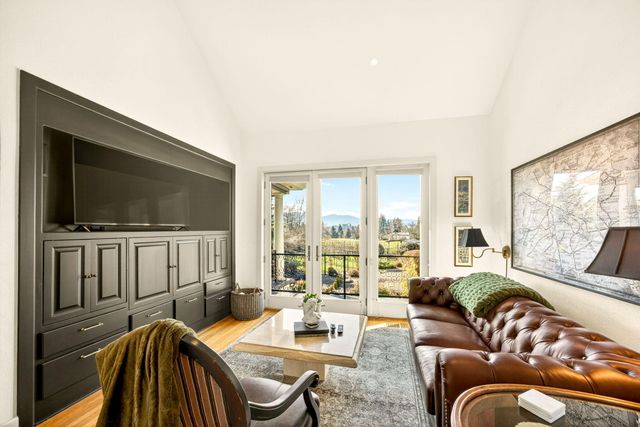 3192 Arnold Palmer Way, Medford, OR 97504