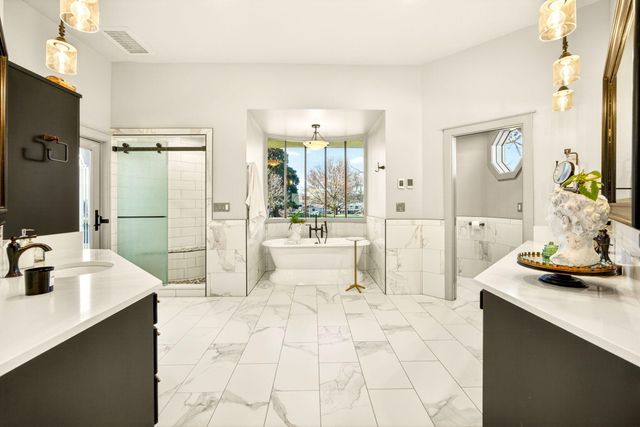 3192 Arnold Palmer Way, Medford, OR 97504