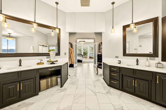 3192 Arnold Palmer Way, Medford, OR 97504