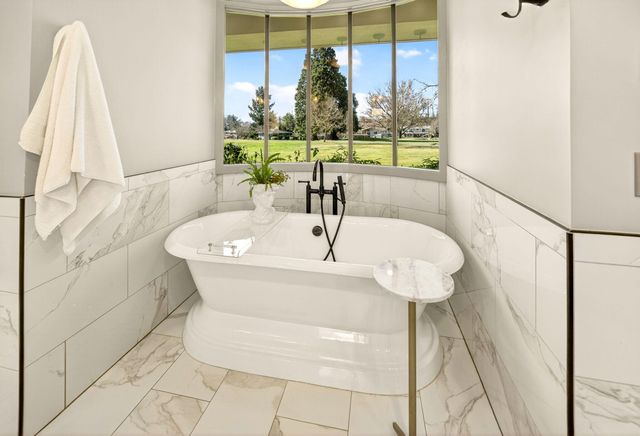 3192 Arnold Palmer Way, Medford, OR 97504