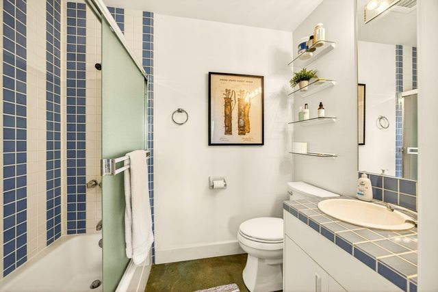 3192 Arnold Palmer Way, Medford, OR 97504