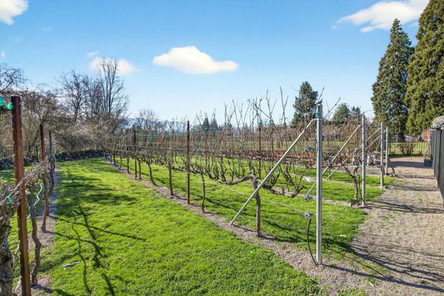 3192 Arnold Palmer Way, Medford, OR 97504