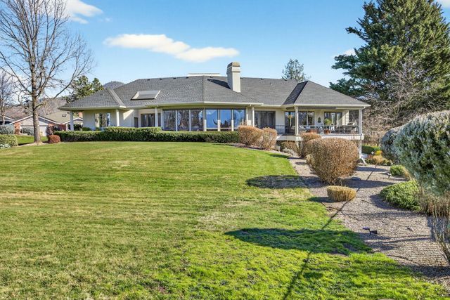 3192 Arnold Palmer Way, Medford, OR 97504