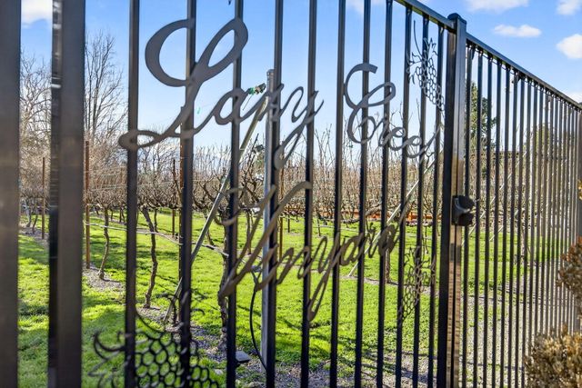 3192 Arnold Palmer Way, Medford, OR 97504