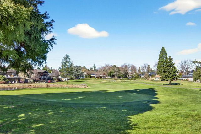 3192 Arnold Palmer Way, Medford, OR 97504