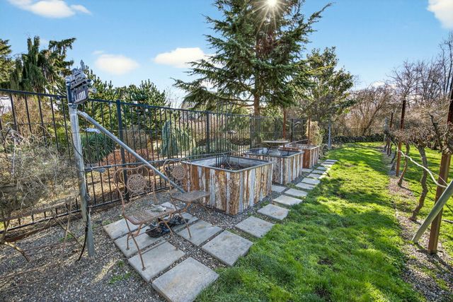 3192 Arnold Palmer Way, Medford, OR 97504