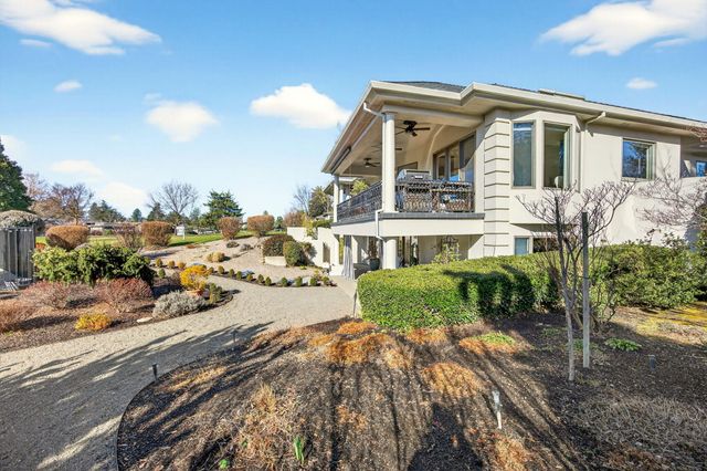 3192 Arnold Palmer Way, Medford, OR 97504