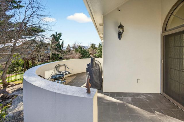 3192 Arnold Palmer Way, Medford, OR 97504