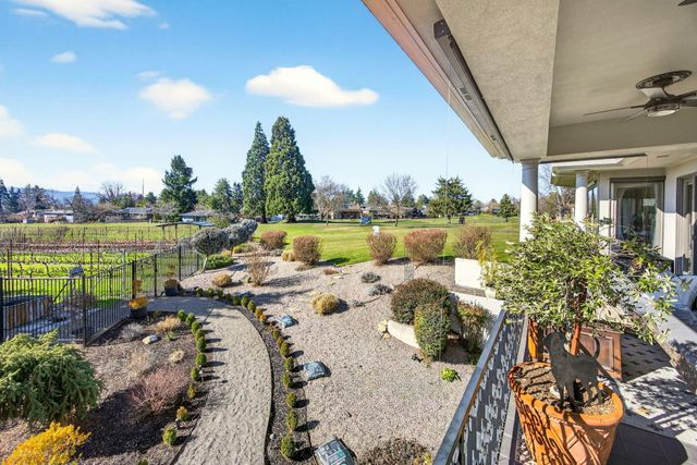 3192 Arnold Palmer Way, Medford, OR 97504