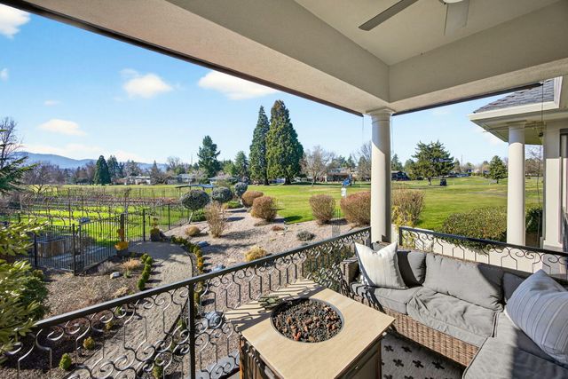 3192 Arnold Palmer Way, Medford, OR 97504