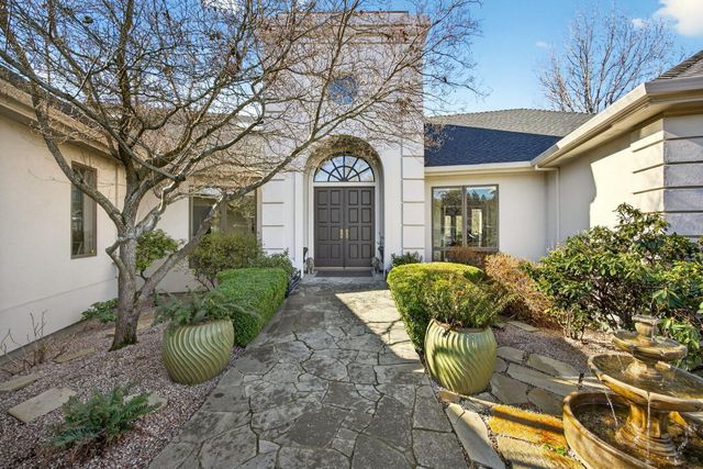 3192 Arnold Palmer Way, Medford, OR 97504