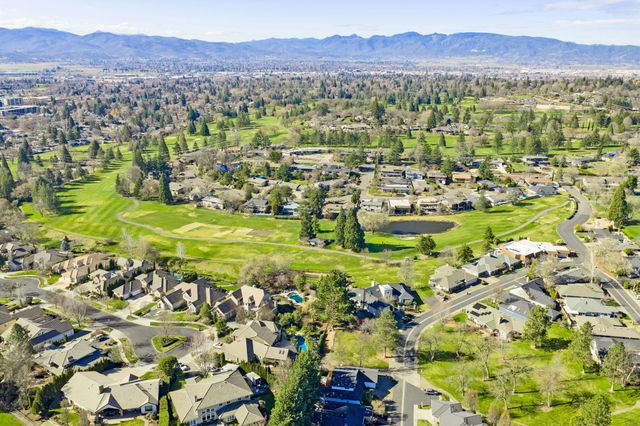 3192 Arnold Palmer Way, Medford, OR 97504