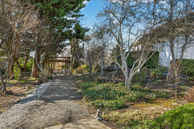 3192 Arnold Palmer Way, Medford, OR 97504