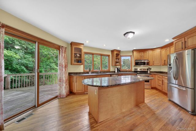 21 Huyler Drive, Hyde Park, NY 12538