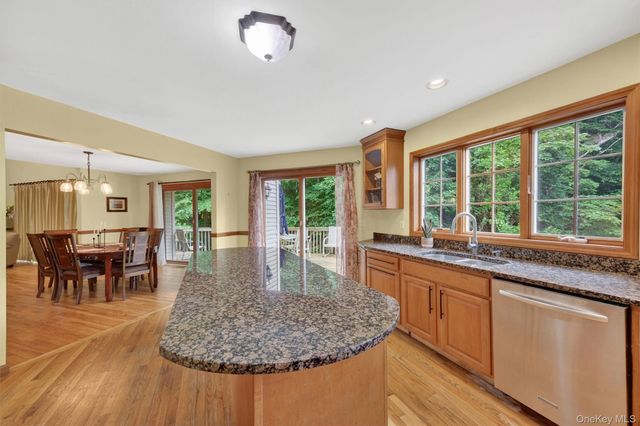 21 Huyler Drive, Hyde Park, NY 12538