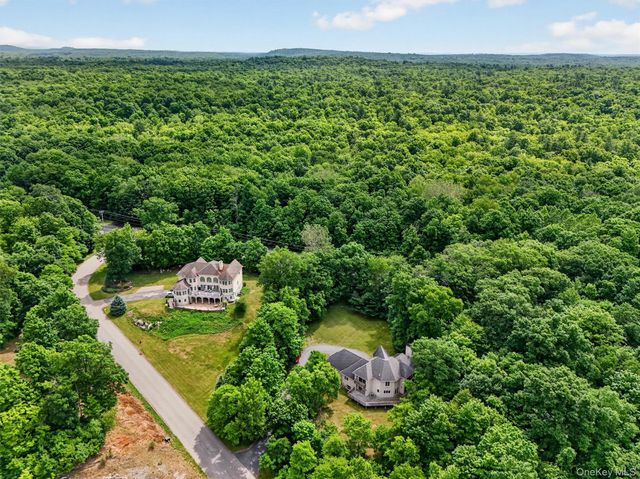 21 Huyler Drive, Hyde Park, NY 12538