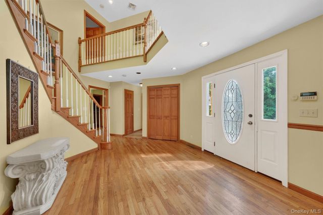 21 Huyler Drive, Hyde Park, NY 12538