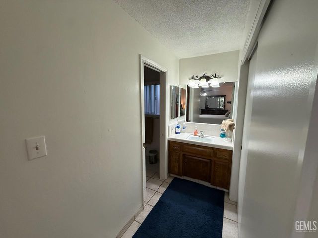 4212 Charter Oaks Avenue, Bakersfield, CA 93309