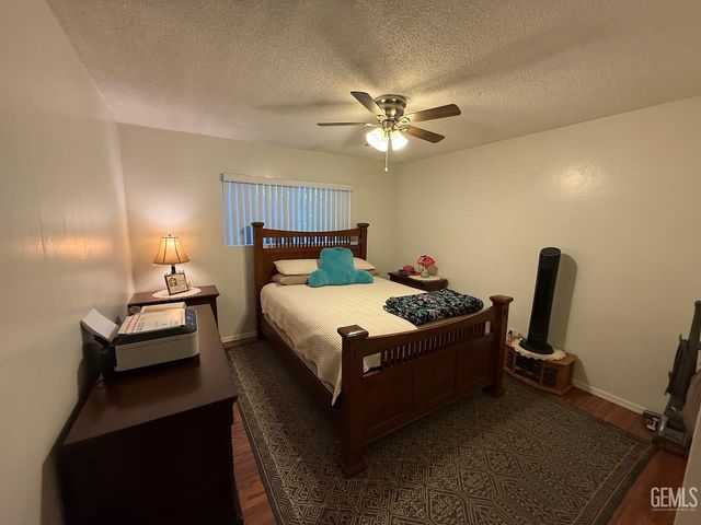 4212 Charter Oaks Avenue, Bakersfield, CA 93309