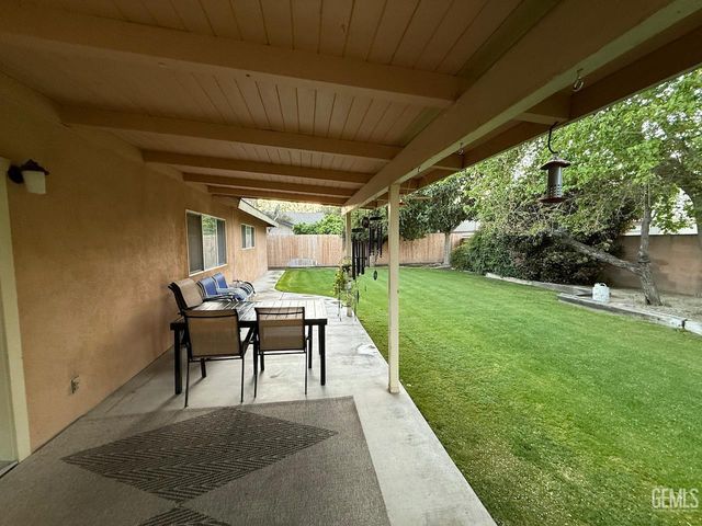 4212 Charter Oaks Avenue, Bakersfield, CA 93309