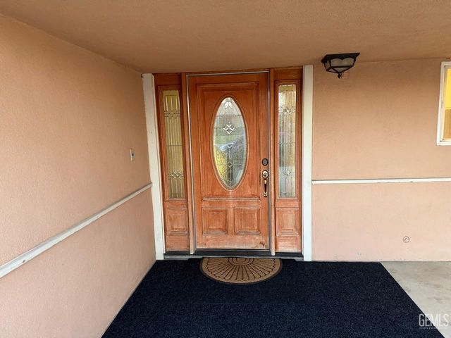 4212 Charter Oaks Avenue, Bakersfield, CA 93309