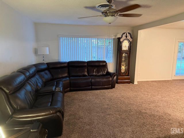 4212 Charter Oaks Avenue, Bakersfield, CA 93309