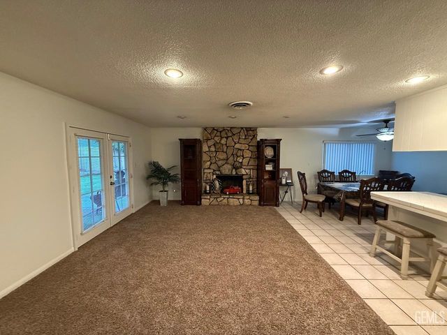 4212 Charter Oaks Avenue, Bakersfield, CA 93309