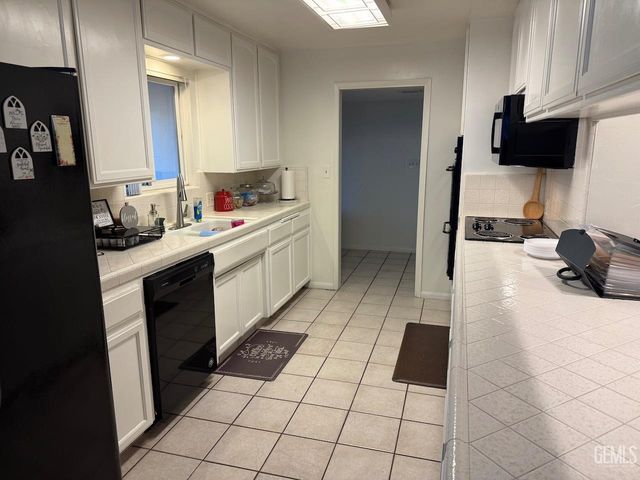 4212 Charter Oaks Avenue, Bakersfield, CA 93309