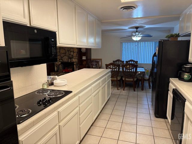 4212 Charter Oaks Avenue, Bakersfield, CA 93309