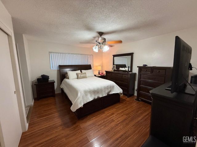 4212 Charter Oaks Avenue, Bakersfield, CA 93309